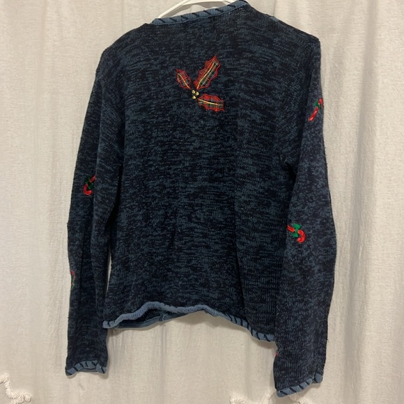 Christmas sweater. Size large. 24 inches in links. 22 inches pit to pit. - Picture 6 of 6